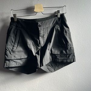 Black Athleta cargo shorts size 6